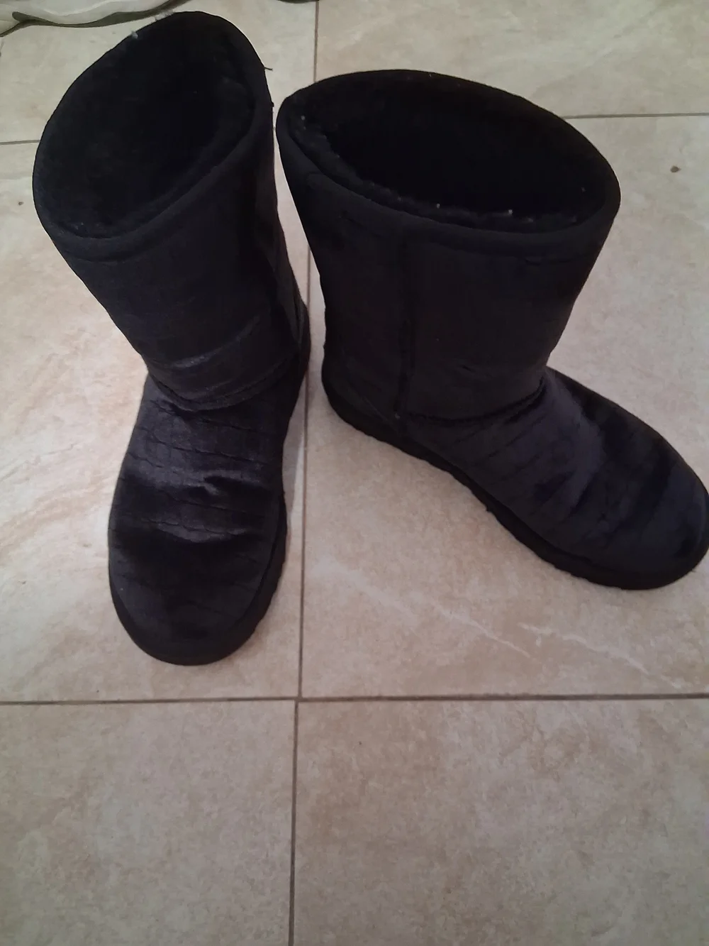 Classic Black Women's Winter Pull-On Boots UGG